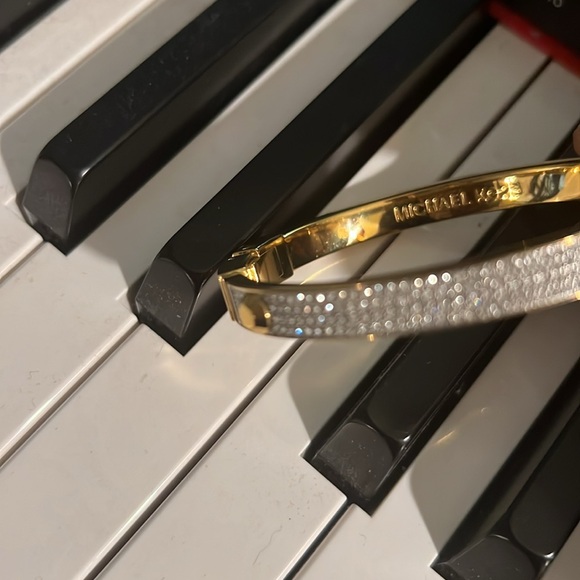 Michael Kors Bracelet 8 Inches Round 🔥 - Picture 7 of 7